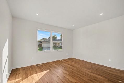 937 W Andrews Court South Bend IN 46614