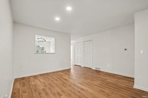 937 W Andrews Court South Bend IN 46614