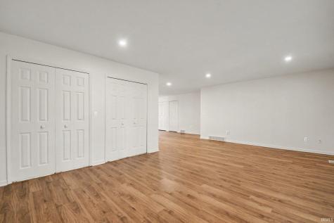 937 W Andrews Court South Bend IN 46614