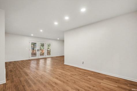 937 W Andrews Court South Bend IN 46614