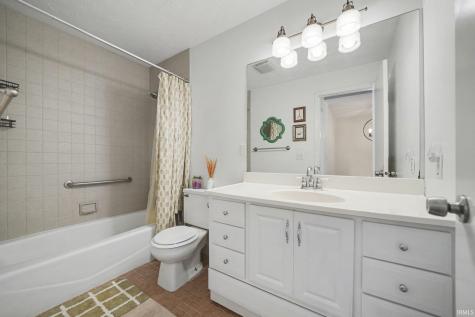 1433 N Oakhill Drive South Bend IN 46637