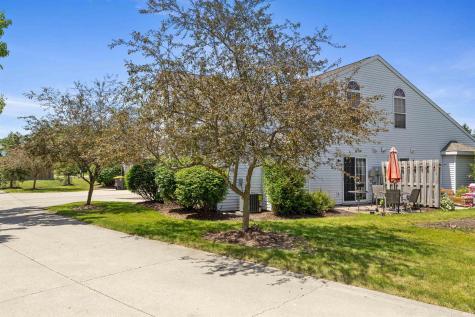 5715 Thornbriar Lane Fort Wayne IN 46835