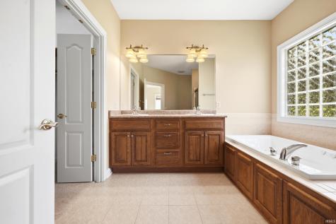 4111 Foxknoll Cove Fort Wayne IN 46835