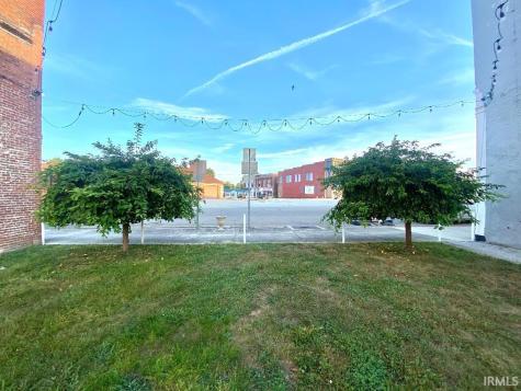 11 & 13 S Commercial Street Worthington IN 47471