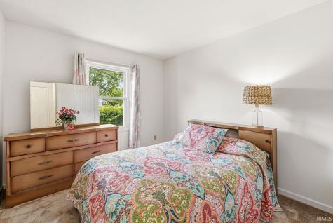 1840 Saint Michaels Court South Bend IN 46614