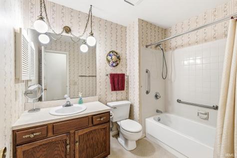 1840 Saint Michaels Court South Bend IN 46614