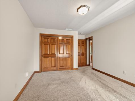 1908 Bent Tree Court Auburn IN 46706