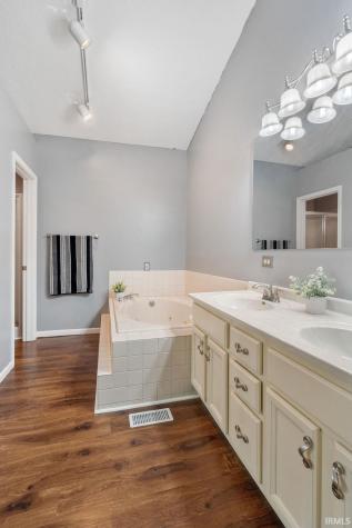 1872 Valley View Drive Kokomo IN 46902
