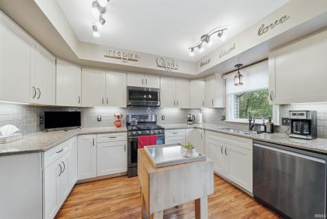 2522 E Saint Thomas Point Fort Wayne IN 46815