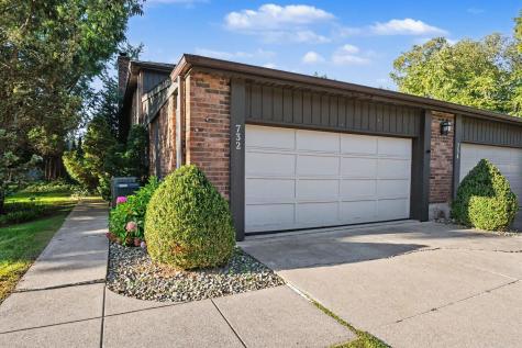 732 Riverside Court South Bend IN 46616