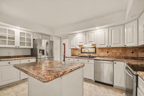 732 Riverside Court South Bend IN 46616