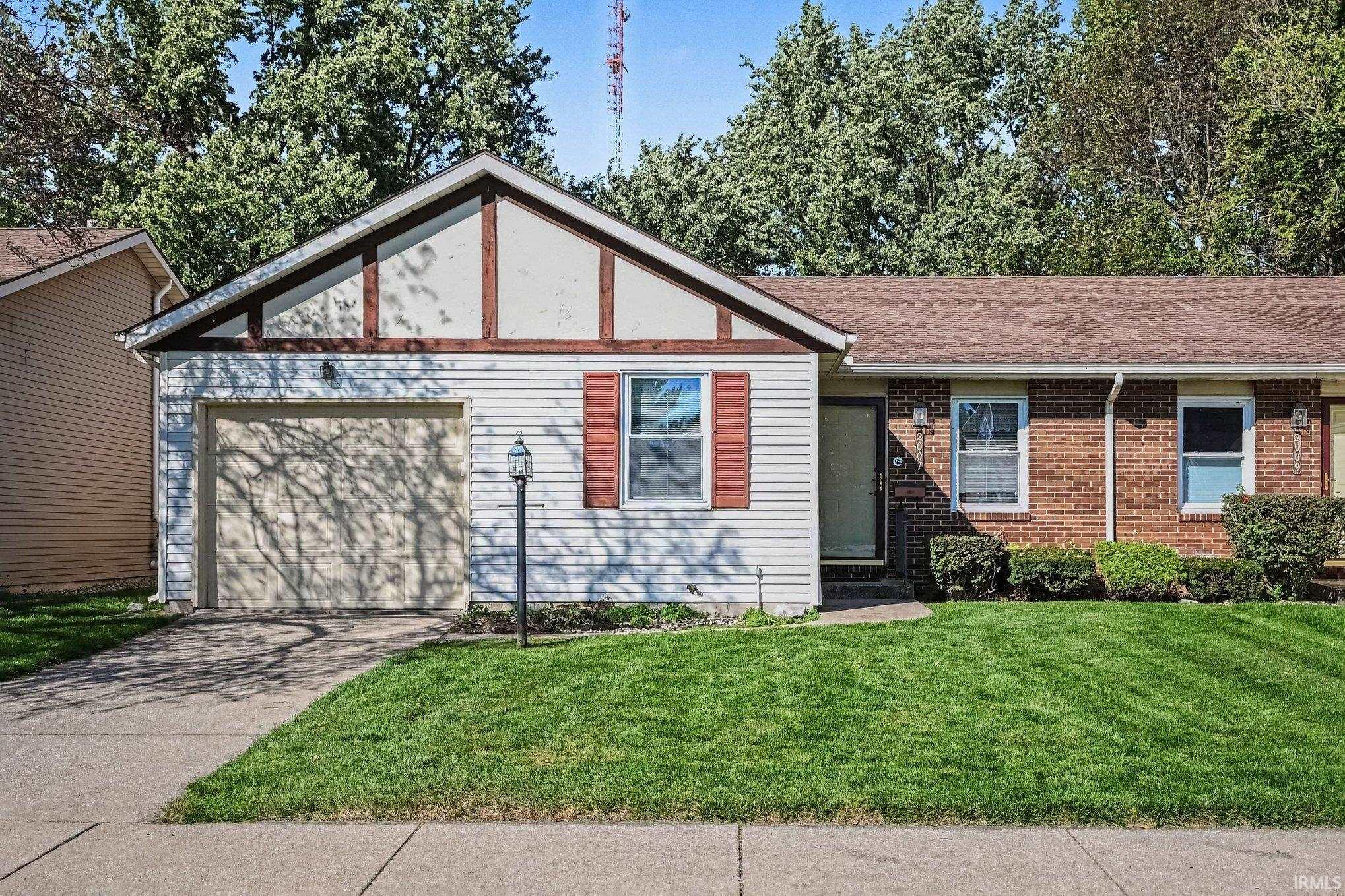 2007 E Farnsworth Drive South Bend IN 46614