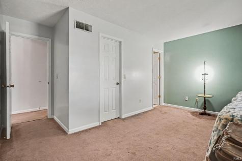 2007 E Farnsworth Drive South Bend IN 46614