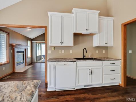 918 Falcon Creek Parkway Fort Wayne IN 46845