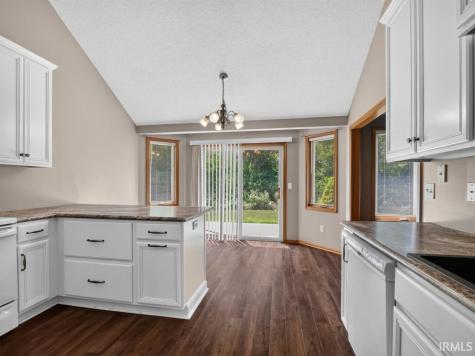 918 Falcon Creek Parkway Fort Wayne IN 46845