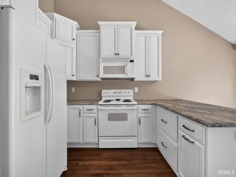 918 Falcon Creek Parkway Fort Wayne IN 46845