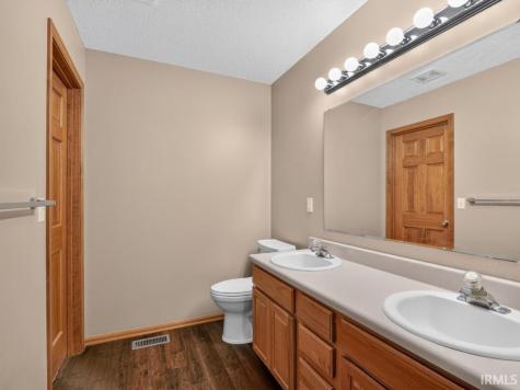 918 Falcon Creek Parkway Fort Wayne IN 46845