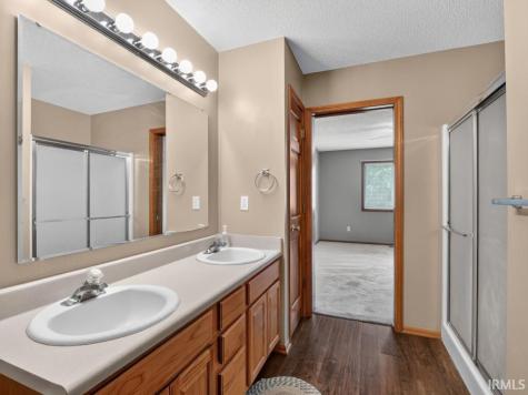 918 Falcon Creek Parkway Fort Wayne IN 46845