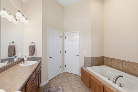 212 Fiddlers Cove Fort Wayne IN 46825