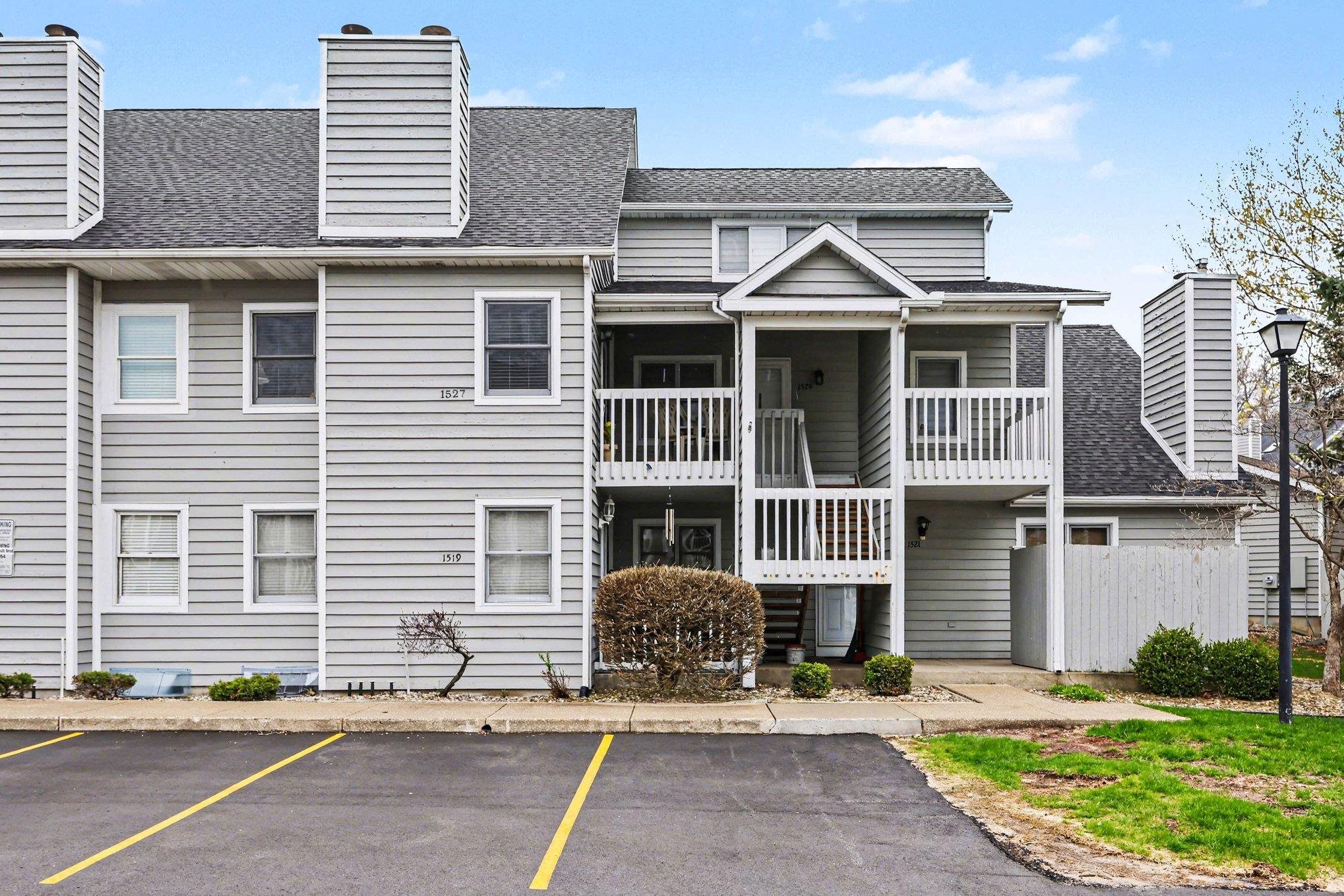 1527 N Oakhill Drive South Bend IN 46637