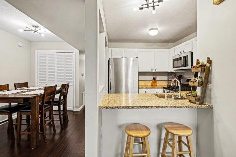 1527 N Oakhill Drive South Bend IN 46637