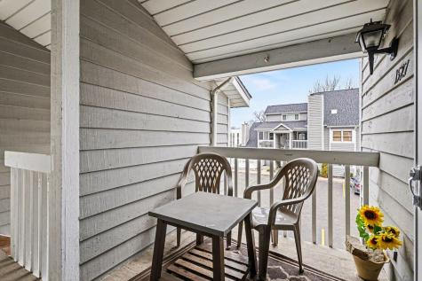 1527 N Oakhill Drive South Bend IN 46637