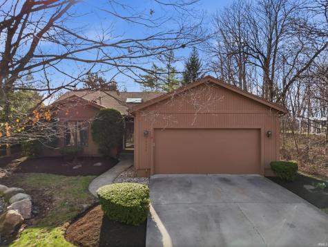 9715 Woodland Ridge East Fort Wayne IN 46804