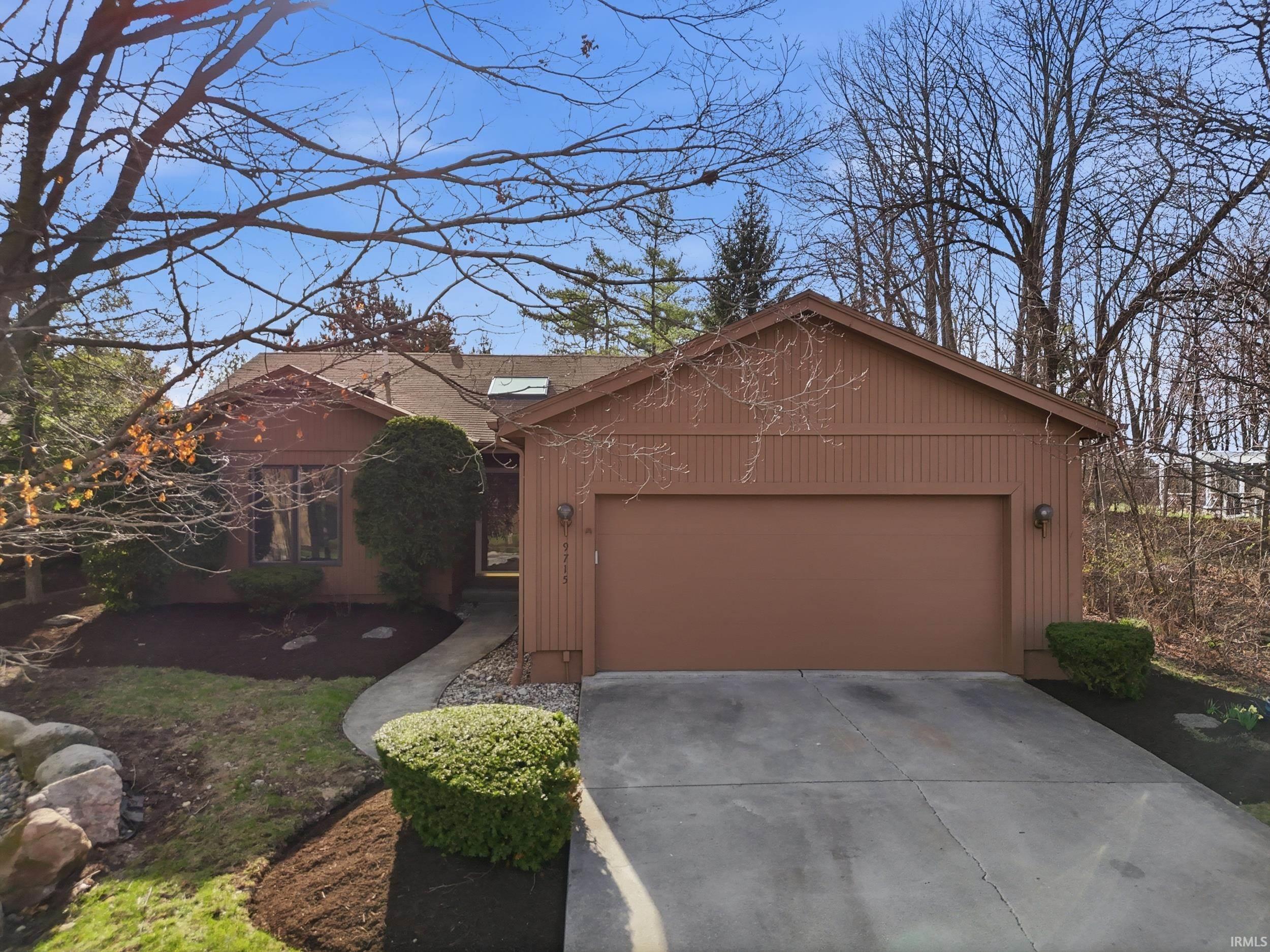 9715 Woodland Ridge East Fort Wayne IN 46804