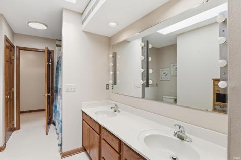 9715 Woodland Ridge East Fort Wayne IN 46804