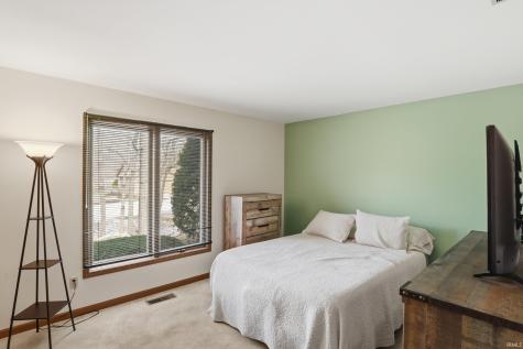 9715 Woodland Ridge East Fort Wayne IN 46804