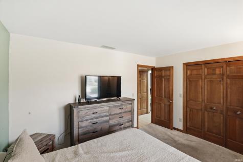 9715 Woodland Ridge East Fort Wayne IN 46804