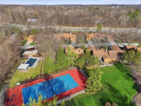 9715 Woodland Ridge East Fort Wayne IN 46804