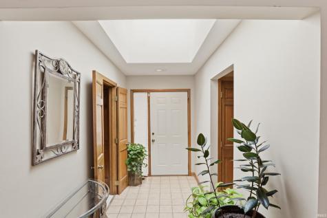 9715 Woodland Ridge East Fort Wayne IN 46804