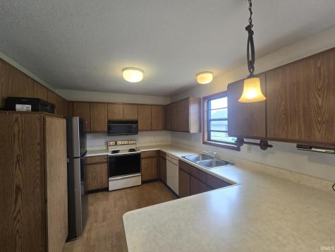 727 Riley Road Kendallville IN 46755