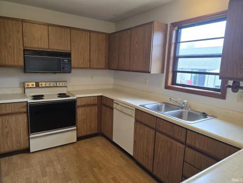 727 Riley Road Kendallville IN 46755