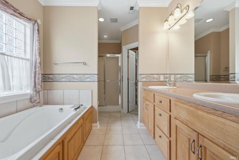 9421 Wawasee Cove Fort Wayne IN 46804