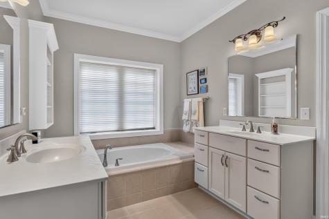 9926 Woodland Ridge West Fort Wayne IN 46804