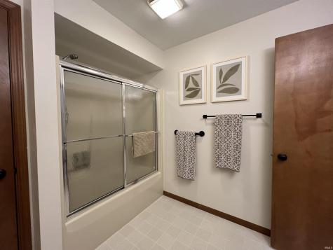 1503 -5 Kentfield Way Goshen IN 46526