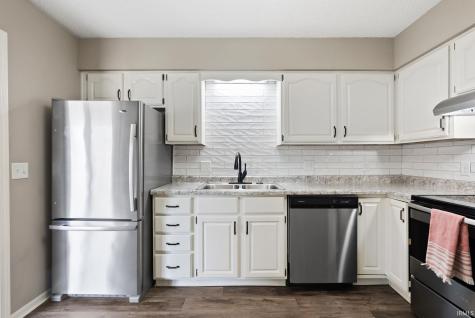 7911 Harrisburg Lane Fort Wayne IN 46835