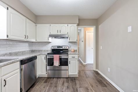 7911 Harrisburg Lane Fort Wayne IN 46835