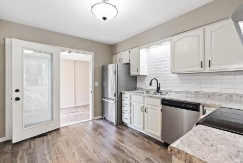 7911 Harrisburg Lane Fort Wayne IN 46835