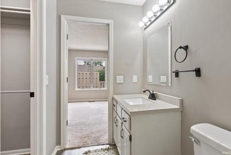 7911 Harrisburg Lane Fort Wayne IN 46835