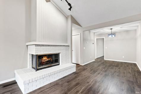7911 Harrisburg Lane Fort Wayne IN 46835