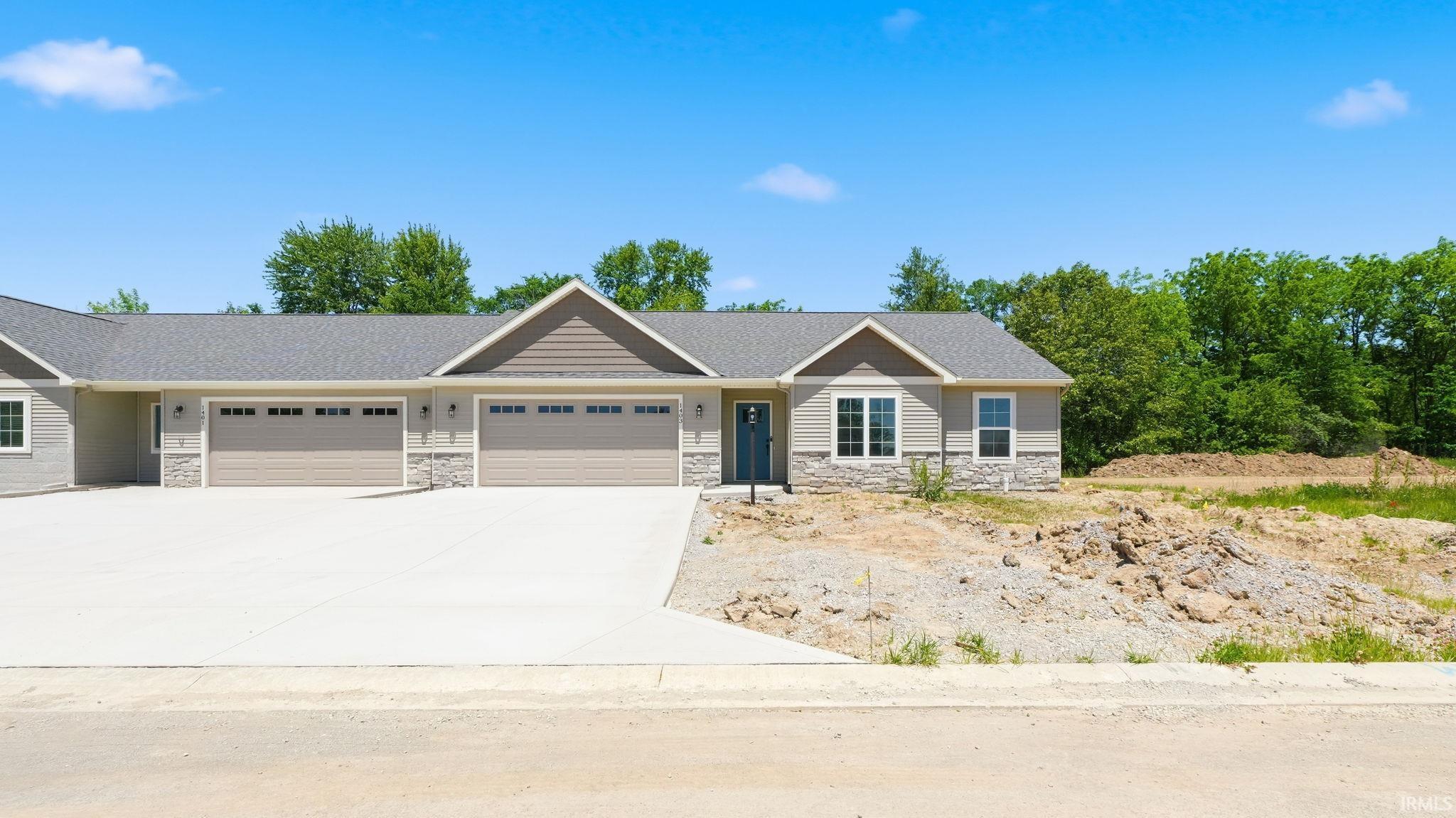1403 E Boulder Run Columbia City IN 46725