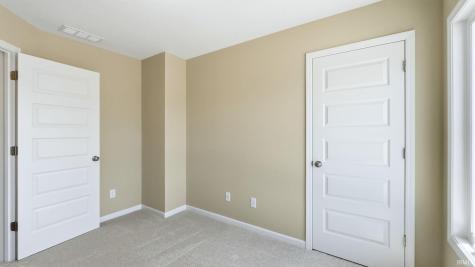 1403 E Boulder Run Columbia City IN 46725
