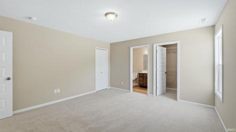 1403 E Boulder Run Columbia City IN 46725