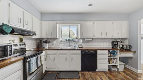 2102 Bayside Court Fort Wayne IN 46804