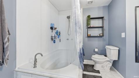 2102 Bayside Court Fort Wayne IN 46804