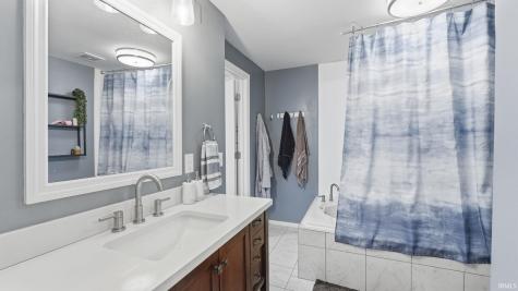 2102 Bayside Court Fort Wayne IN 46804