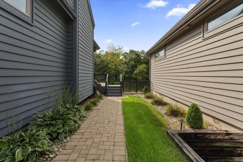 709 Bittersweet Cove Drive Mishawaka IN 46544